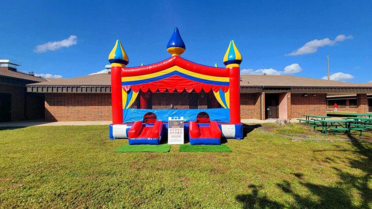 Carnival XL Bounce House